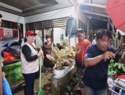 Wakil Bupati Minahasa, Vanda Sarundajang, Tinjau Langsung Warga Terdampak Banjir dan Longsor di Desa Tikela