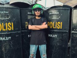 Demokrasi Dikebiri di Depan Gedung DPRD Manado