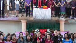 Pdt. Michel Pangalila Serahkan Pelayanan kepada Pdt. Judi S. Tunari, Wali Kota dan Wakil Wali Kota Manado Turut Hadir