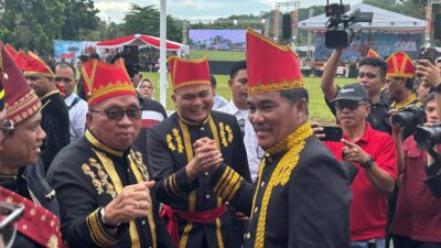 Bupati Robby Dondokambey Tampil Gagah Berbusana Adat Minahasa di Upacara Heroik Merah Putih 1946
