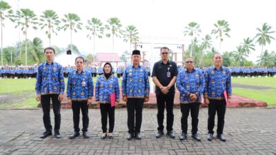 Wabup Fredy Tuda Serahkan SK Pensiun kepada Dua ASN Purna Bakti di Kabupaten Minahasa Tenggara