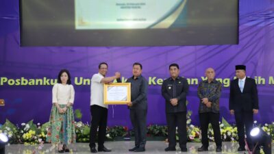 Komitmen Hadirkan Akses Keadilan hingga Desa, Bupati Mitra Terima Penghargaan dari Supratman Andi Agtas di Graha Gubernuran Bumi Beringin