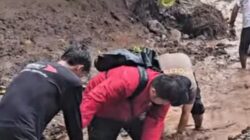 Elryc Mosal Sigap Bantu Korban Longsor di Manado Tua, Tegaskan Kader PDIP Harus Selalu Hadir untuk Rakyat