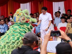 Cap Go Meh Meriah, Wali Kota Andrei Angouw Hadir di Tengah Ribuan Warga