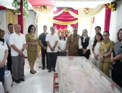 RD-Vasung dan Jajaran Pemkab Minahasa Hadiri Ibadah Penghiburan Almarhumah Lenny Runtu di Tomohon