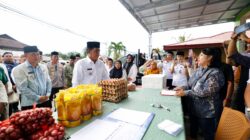 Turun ke Lapangan, Gubernur Yulius Selvanus Pastikan Harga Bahan Pokok Terjangkau di GPM Tutuyan