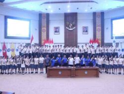 Siswa MIS Belajar Demokrasi Langsung di DPRD Sulut