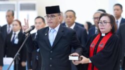 Lantik John Ismail Merentek Jadi Kepala BKD, Gubernur Yulius Selvanus Pacu Inovasi dan Cetak ASN Berkelas Nasional