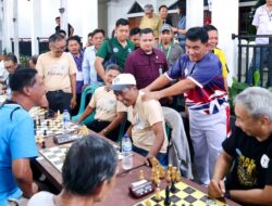 Cairkan Ketegangan, Aksi Spontan Gubernur YSK Pijat Bahu Peserta Catur PKB GMIM Bikin Heboh