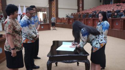 William Silangen Pimpin Sertijab Kasubag Administrasi Kesekretariatan DPRD Sulut