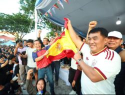 Gubernur YSK Nobar Bersama Ribuan Warga, Megamas Bergemuruh Sambut Spanyol Juara Dunia