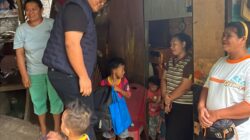 Tokoh Muda Sulut Christian Rivaldo Bagensa Berbagi Berkat, Anak-anak Sumompo Tersenyum Bahagia