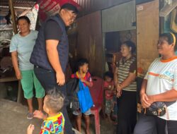 Tokoh Muda Sulut Christian Rivaldo Bagensa Berbagi Berkat, Anak-anak Sumompo Tersenyum Bahagia
