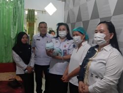Warga Winangun Atas Temukan Bayi Baru Lahir Terbungkus Plastik, Kini Dirawat di RSUD Tondano