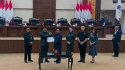 DPRD Sulut Sahkan Ranperda Pertanggungjawaban APBD 2025, Gubernur Yulius Paparkan Arah Pembangunan dan Fiskal 2027