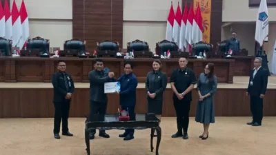 DPRD Sulut Sahkan Ranperda Pertanggungjawaban APBD 2025, Gubernur Yulius Paparkan Arah Pembangunan dan Fiskal 2027