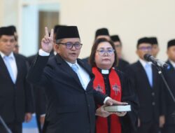 Gubernur Yulius Selvanus Lantik Welliam Niklas Silangen sebagai Sekretaris DPRD Sulut Definitif
