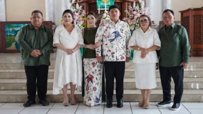 Keluarga Pioh-Dondokambey Beribadah Bersama di GMIM Riedel Wawalintouan